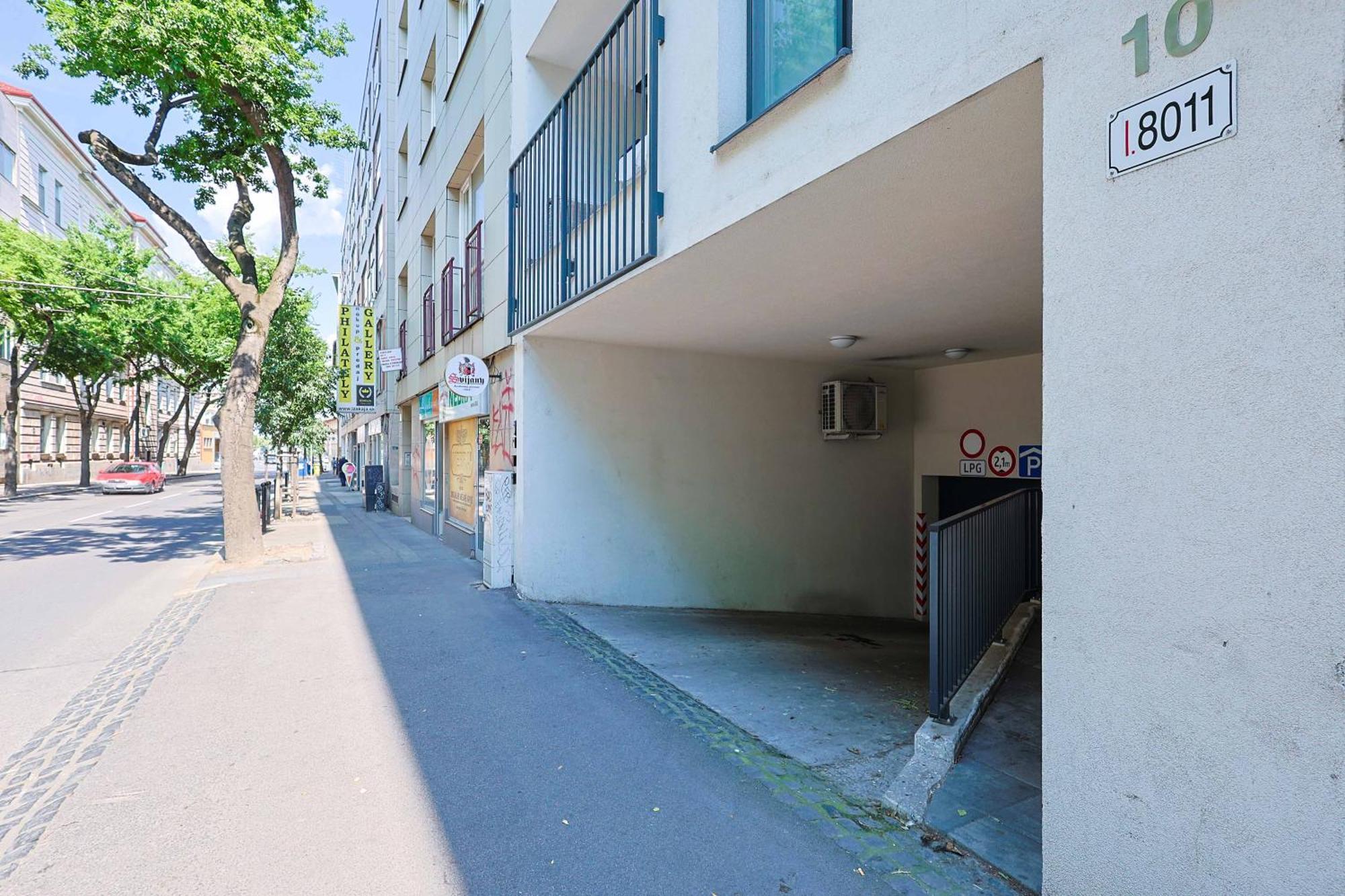 Adamick Place In City Centre With Free Parking Apartman *
